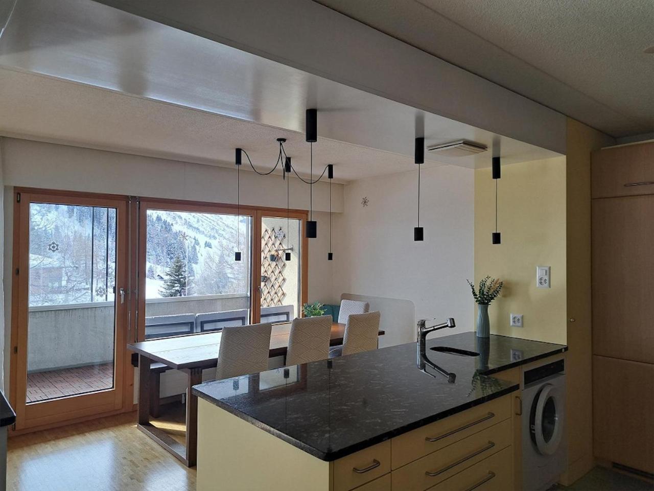 Top Modernes Apartment Im Herzen Von Andermatt Balkon & Bergblick Exterior foto